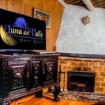 Luna Del Valle *