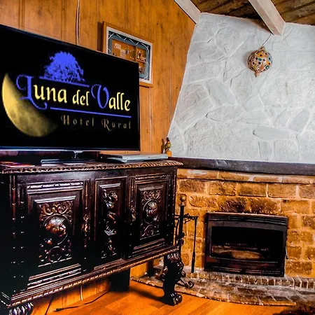 Luna Del Valle *